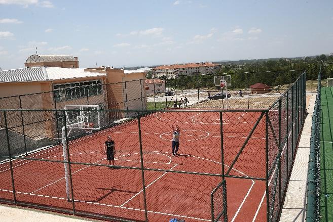 1.3. Spor Tesisleri Üniversitemiz, çeşitli branşlarda üniversitelerarası