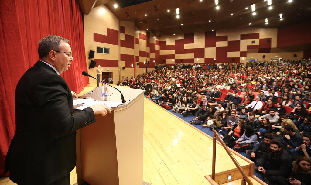 1.4. Eğitim Alanları, Derslikler Öğrencilerimize donanımı tamamlanmış 446 anfi, sınıf ve laboratuvarda hizmet verilmektedir.