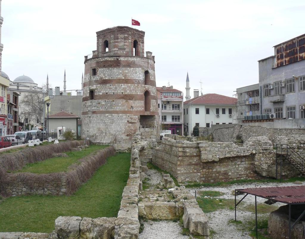 191 Fotoğraf 2.19. Edirne Kalesi Kalıntıları ve Makedonya (Saat) Kulesi. 2.6.1.4.