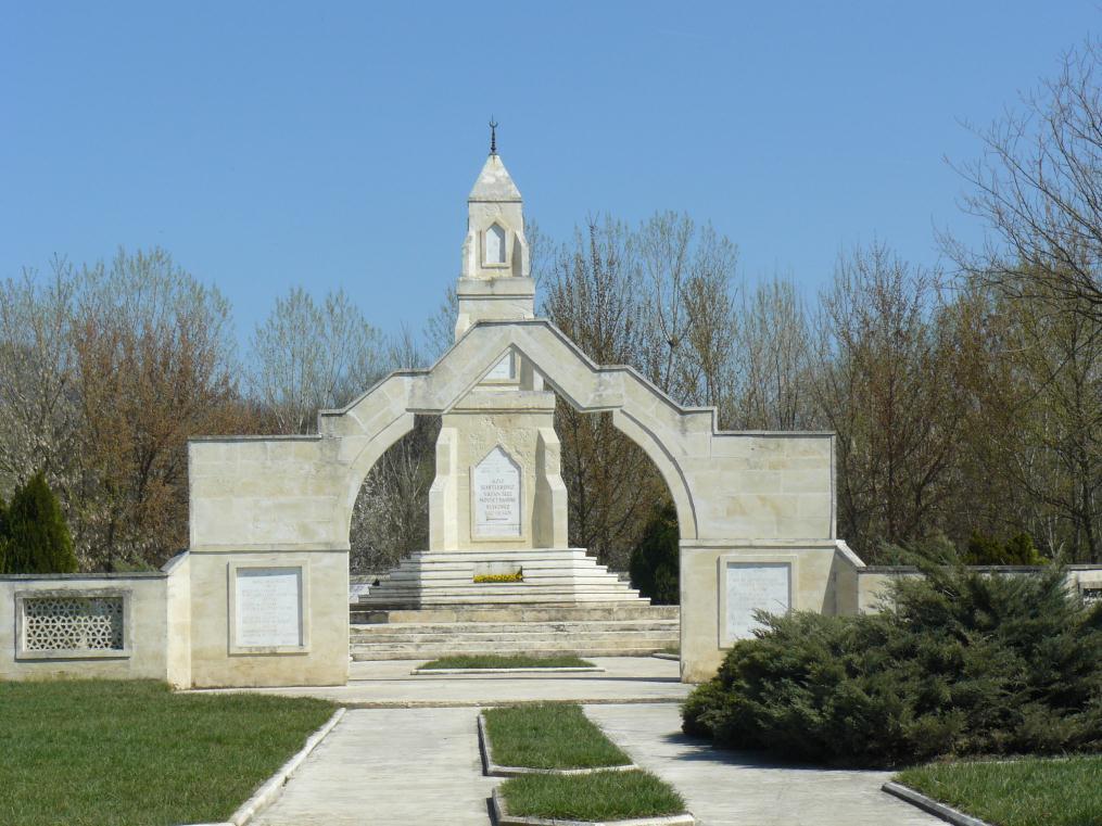 268 2.6.9.3. Sarayiçi Balkan Şehitliği ve Anıtı Edirne Sarayiçi nde Tunca Nehri nin kıyısındadır. I.
