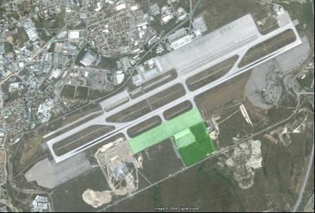 136 Harita 7.2 Mevcut Kargo Alanı (uydudan görünüş) Kargo apronunda bir taksi yolu ve bir sıra uçak park alanı bulunmaktadır.