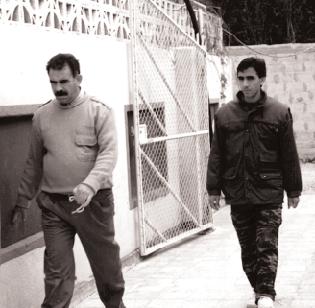Serxwebûn Ocak 2000 Sayfa 3 Tek yaflayan de er Serxwebûn'daki düflünce gerçekli imizdir PKK Genel Baflkan Abdullah ÖCALAN yoldafl n Serxwebûn gazetesinin 16.