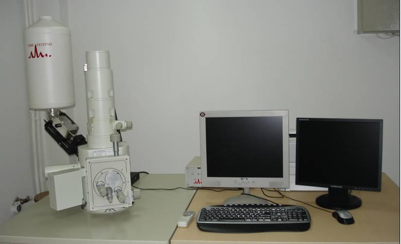 72 Resim 4.6. JOEL JSM 5600 model taramalı elektron mikroskobu ve EDS bağlantısı 4.5. İşlenebilirlik Deneyleri 4.5.1 Tornalama işlemi Yüzey pürüzlülüğü ölçümleri amaçlı tornalama işlemleri CNC torna tezgâhında gerçekleştirilmiştir.