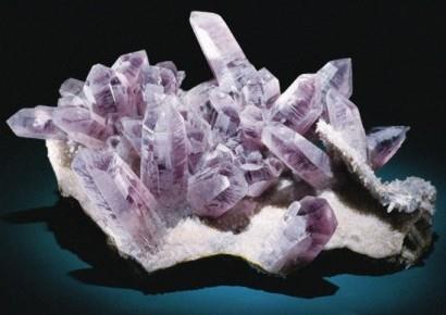 KRİSTAL OLUŞUMU KRİSTALLER Kristaller eriyiklerden, ergimiş maddelerden veya buharlardan oluşur.