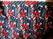 pattern Şekil 24: Bez tezgâhında don paçası desenleme Patterning cloth on the loom Şekil