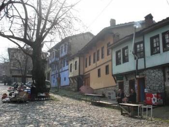 Bu araştırmada; Bursa ili Cumalıkızık köyü geleneklerinde İpek Dokumanın Yeri ve Önemini belirlemek, belgelemek, gelecek nesillere aktarmak amaçlanmıştır.
