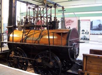 At arabası ile çekilen vagonlar için üretilen ve dökme demirden (cast iron) yapılan raylar, kırılgan yapıları ile ağır lokomotiflerin tekerlekleri altında kırılmışlardır.