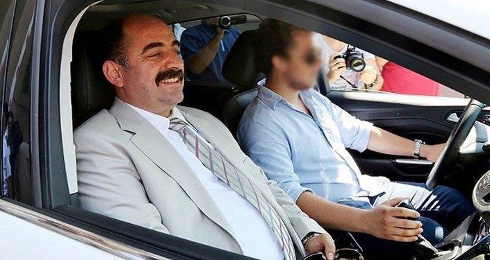 İddianamede, "Elde edilen bilgiler çerçevesinde Özdil'in üzerindeki belgelerde adı geçen kişilerin bir bölümünün 12 Haziran 2007 günü Ümraniye'de bir gecekonduda el bombalarının bulunmasıyla başlayan