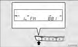 Radyo dinlemek için E00709000056 1. Radyoyu açmak için PWR düðmesine (1) veya AM/FM (3) düðmesine basýn. Radyoyu kapatmak için PWR düðmesine tekrar basýn. 2.