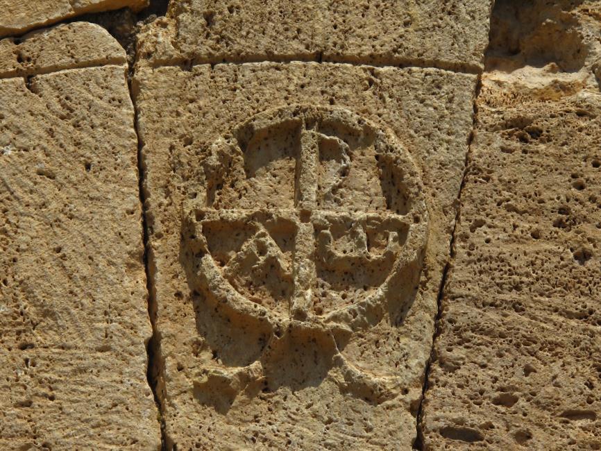 Kibele tapınağında bulduğumuz kazılı EM-AM damgası kadim Türk abecesinde yer almaktadır.