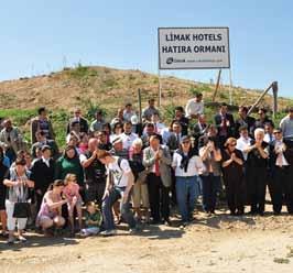 Mikrokredi Limak, 21 Kasım 2008 tarihinde Siirt Kurtalan da açılan ilk mikrokredi şubesine bağışta bulunarak, mikrokrediyi destekledi.