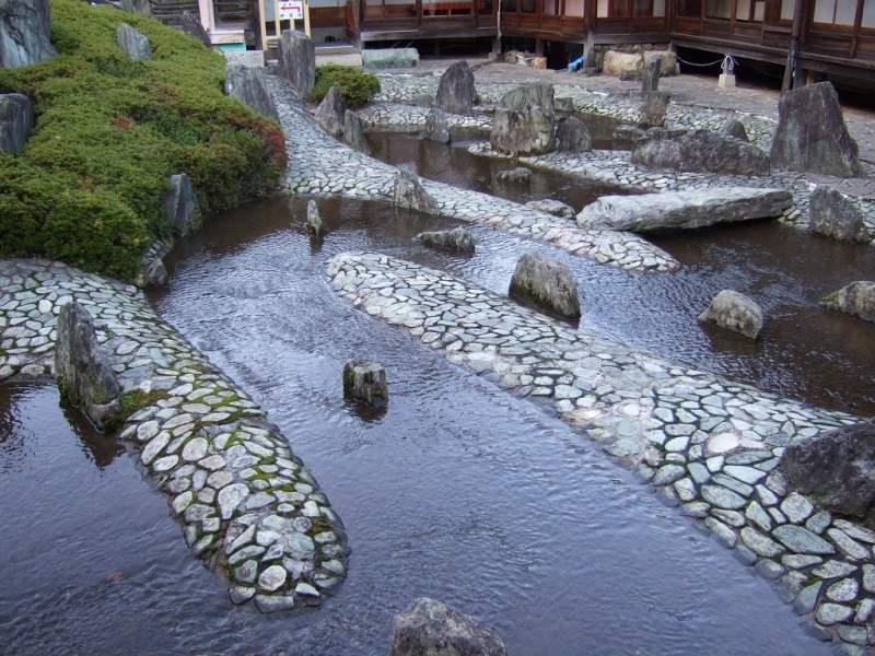 Japon bahçe sanatında artık doğayı kopyalamaktan ziyade, özüne bağlı kalarak onu yeniden