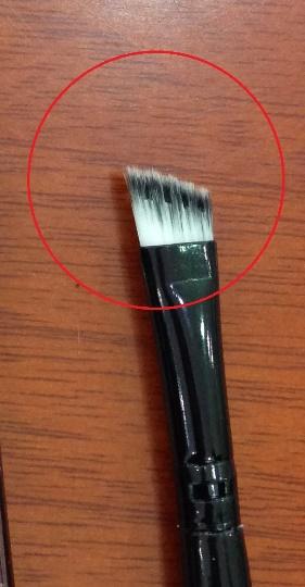 NASBRUSH0145 Kaş Boyama Fırçası Pencil Contour Brush Kaş kalemi ve kaş farlarını kaş üzerine uygulayarak, kaşları belirginleştirmek için kullanılır.