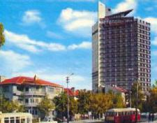 32 3.2. Büyük Ankara Oteli nin Tarihi Büyük Ankara Oteli, başkente açılan ilk 5 yıldızlı otel olması itibari ile sosyal hayatın vazgeçilmez bir parçası haline gelmiştir.