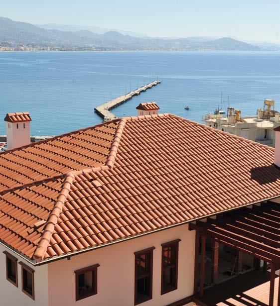 Kanal yapısı olmadığından özellikle yuvarlak çatılarda esnek döşeme avantajına saiptir. Nostaljik bir kiremittir özellikle restorasyonlarda terci edilmektedir.