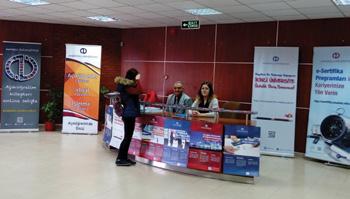 sıra tanıtım ve reklam faaliyetlerini de yürütmeye devam ediyor. Eskişehir büro, bu çalışmalar kapsamında Anadolu Üniversitesi kampüslerinde tanıtım faaliyetleri gerçekleştiriyor.