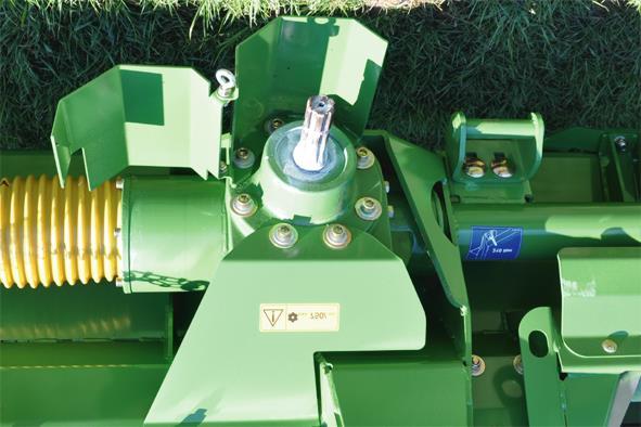 yem hasat makinesi değişiminde adaptör çerçevesinin uygun hale getirilmesi