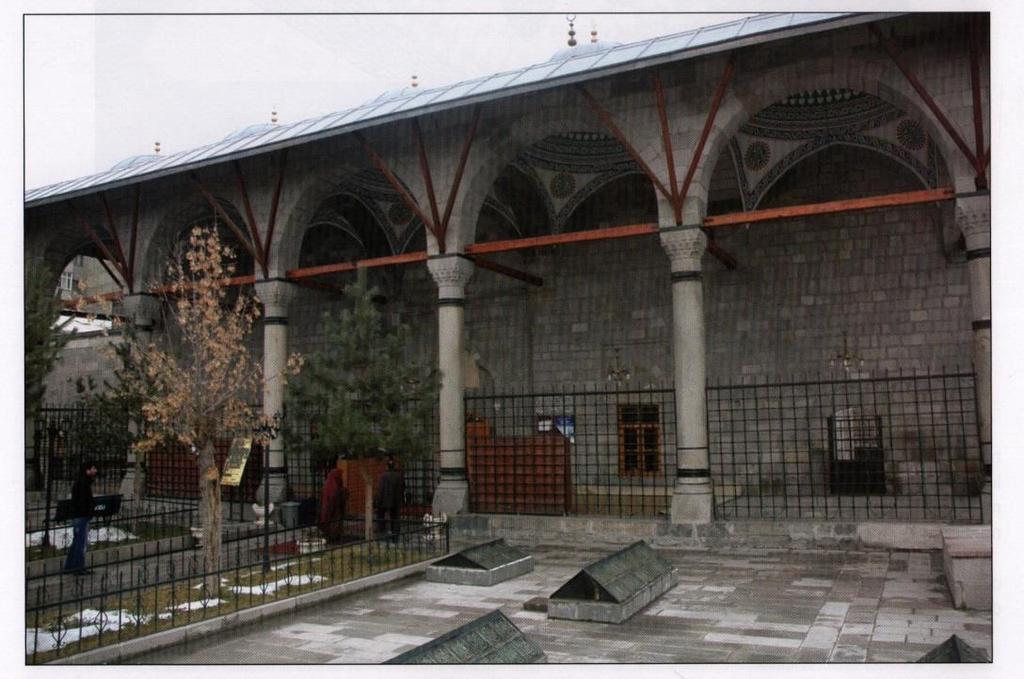 Barış Aydın 156 Resim 3. Erzurum Murat Paşa Cami Dış Mekanı İç Avlu Genel Görünüm.
