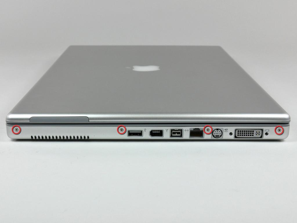 Adım 8 PowerBook DVI konektörü tarafında dört 3,4 mm Phillips vidayı çıkarın.