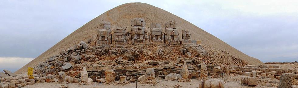 Ancak Büyük Roma İmparatorluğunun gönderdiği komutan Marcus Antonius, Kommagene Krallığını küçümseyerek savaşınca, kazanan taraf, kalesini okçularıyla koruyan Anthiakhos oldu.