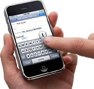 9 menü düğmesi dışında düğme bulunmamasıyla göze çarpan telefonda numaralar ve yazılar ekrana dokunarak girilmektedir. Parmak hareketlerine göre özel işlevler atamak mümkündür.