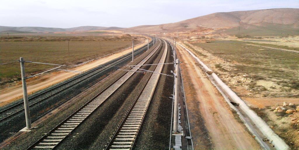 Şekil 4.1: Ankara- Konya hattı, çift hatlı, elektrikli, sinyalli. Ankara Eskişehir yüksek hızlı tren hattından sonra, 23 Ağustos 2011 de Ankara Konya hattı da işletime açılmıştır.