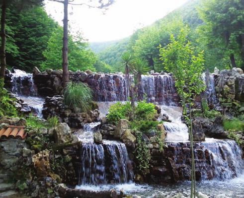 İlk olarak Karatay Medresesi Çini Müze sinin görülmesinin ardından Konya nın en meşhur tepelerinden biri olan Alaeddin Tepesi nde bulunan ve yapımı yüz yıldan fazla sürmüş Selçuklu Sultanı Birinci