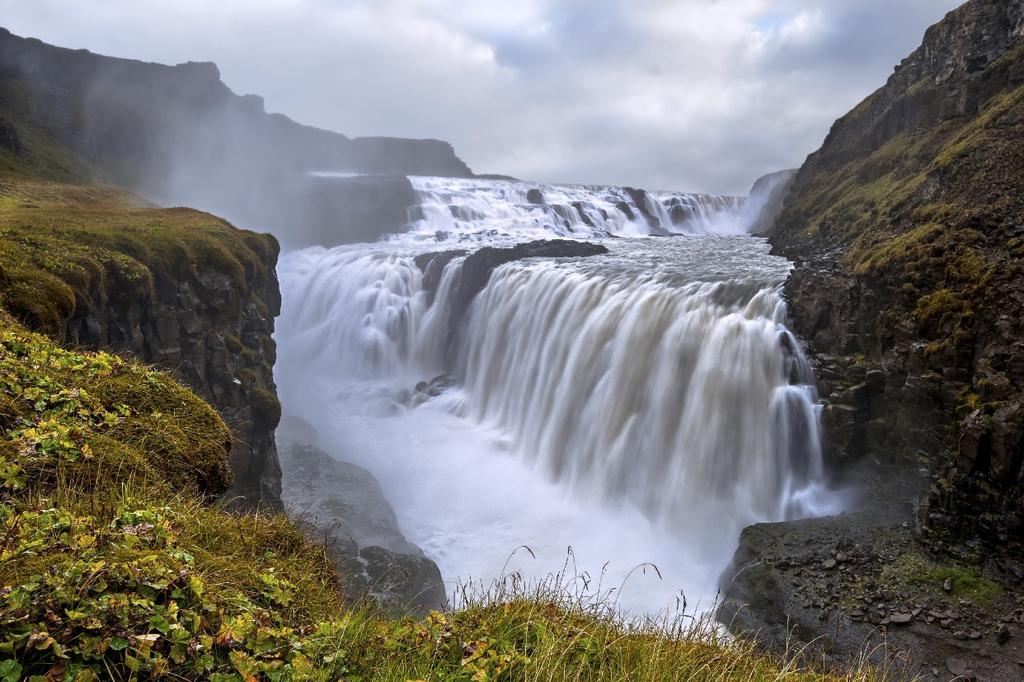 2. GÜN 02 Kasım 2017 Þingvellir - Geysir - Gullfoss - Kerið Bugün İzlanda'nın en popüler turu olan Altın Tur rotasını gerçekleştireceğiz.