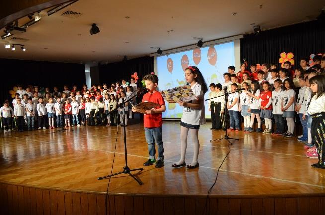 ile izlediler. Öğrencilerimiz Ulu Önder Atatürk ün Türk çocuklarına armağan ettiği ve dünyada ilk kez çocuklara armağan edilen bir bayramı kutlamanın gururu ve mutluluğunu yaşadılar.