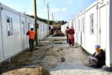 Özellikle kol ve elin kullanıldığı hareketlerde ve yukarı doğru kaldırılmaı gereken durumlarda bu şikayet çok belirgindir. Ağrılar çekilmez hale gelebilir. İhmal edilmemei gereken bir hatalıktır dedi.