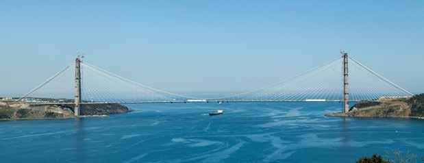 + Asma) : 8 şeritli karayolu ve 2 şeritli demiryolu : 59 m (Dünyanın en geniş asma köprüsü) : 1408 m