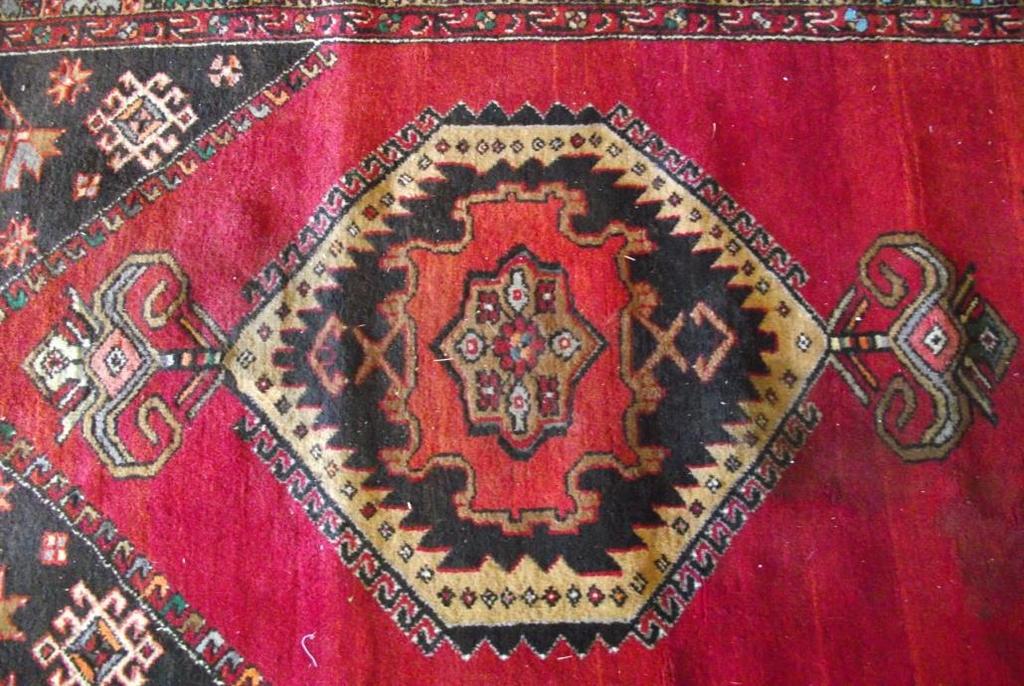 bağışlanmak üzere, ölümlük halı, kilim veya düz dokuma yaygı geleneği vardır.