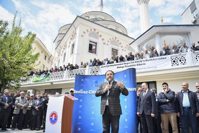1100 metrekarelik alanda kurulan ve 2 bin kişiye hizmet veren caminin açılışına, Maltepe Kaymakamı Meftun Dallı, Maltepe Belediye Başkanı Ali Kılıç, İstanbul İl Müftüsü Prof. Dr.