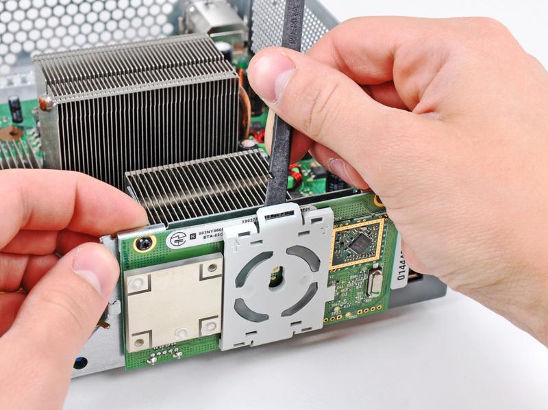 Xbox 360 CPU Isı Emici Değiştirme Adım 36 Anakart üst