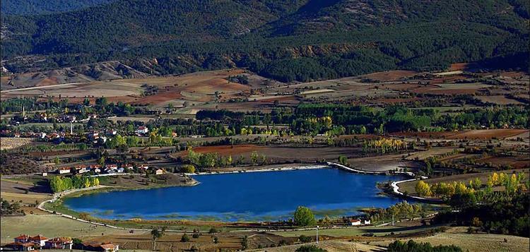 Kadınlar Pazarı nda her türlü yöresel gıda ve elişi çeşitleri bulunabilir.