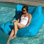 Havuzunuzun ve terasınızın vazgeçilmezi olan koltukların genişliği 110 cm, boyu 120