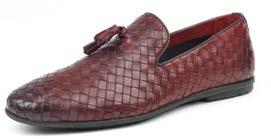 İLKBAHAR & YAZ 2017 İncecik şeritlerin sepet tarzında örülmesiyle elde edilen bu ayakkabılar vintage giyim tarzının da demirbaşlarından.