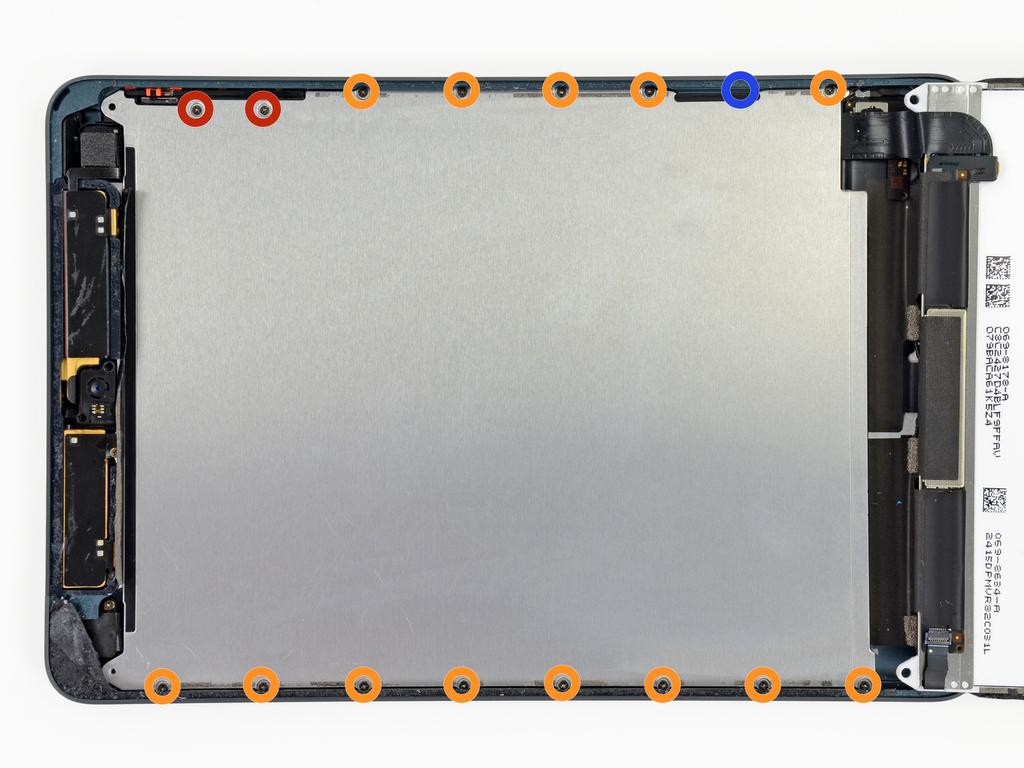 Adım 48 LCD Shield Plakası ipad arka durumda LCD koruyucu plakasını tutan aşağıdaki vidaları