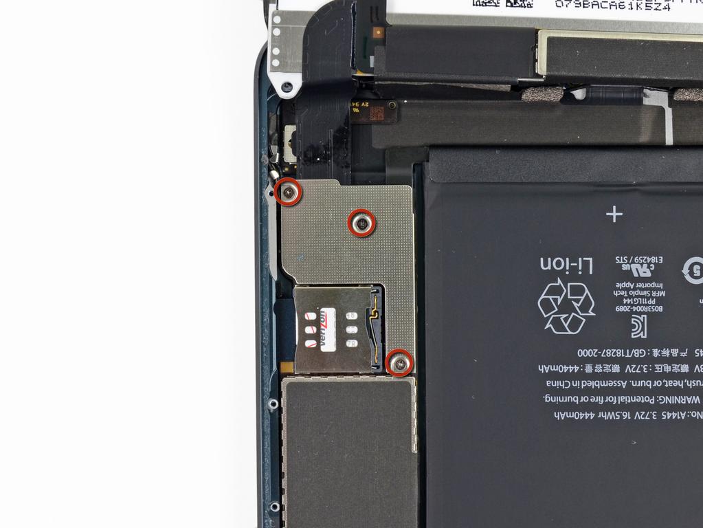 başka herhangi bir vida, ipad arka kasaya LCD koruyucu plakasını tutan özel vidalarla bu üç vidayı yerine