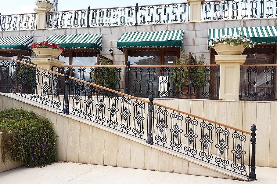 Best Western Gardens Hotel Merdiven & Balkon