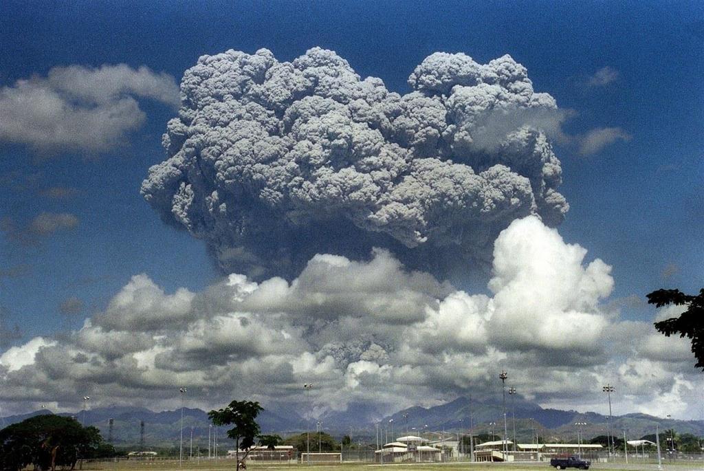 4.3.4. Plinian Patlama Bütün volkanik püskürmelerin en büyük ve en şiddetli olanı Plinian patlamalardır.