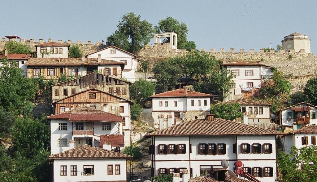 6 Burunsandal da insan yapımı bir halka gerçekten var idiyse, bu halka, herhalde Safranbolu, insanların yerleşim alanı olduktan sonra, herhangi bir amaçla oraya konmuş olabilir.