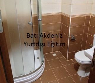 Isıcam ve kalorifer peteği daha fazla ısıvermesi için yenilenmiştir. Özel Yurtta 1 Wc Banyo 2 odanın kullanımına açıktır.