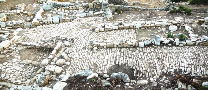 Kutsal alan, antik yol çalışmaları 2009 yılı kazı çalışmaları, antik yol kalıntısını ortaya çıkarmak amacına yönelik beş açma