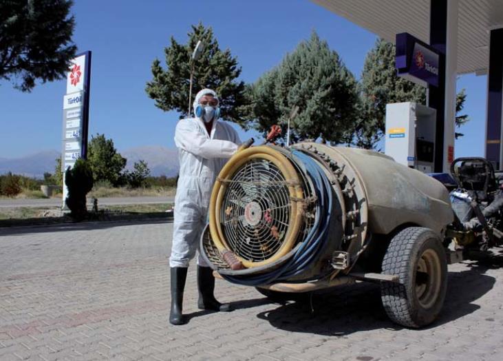 zararlı veya zehirli maddenin bulaşmasını önlemek amacıyla bitki koruma ürünleri ve diğer kimyasallardan ayrı olarak havalandırılabilen bir yerde bulundurulmalıdır.