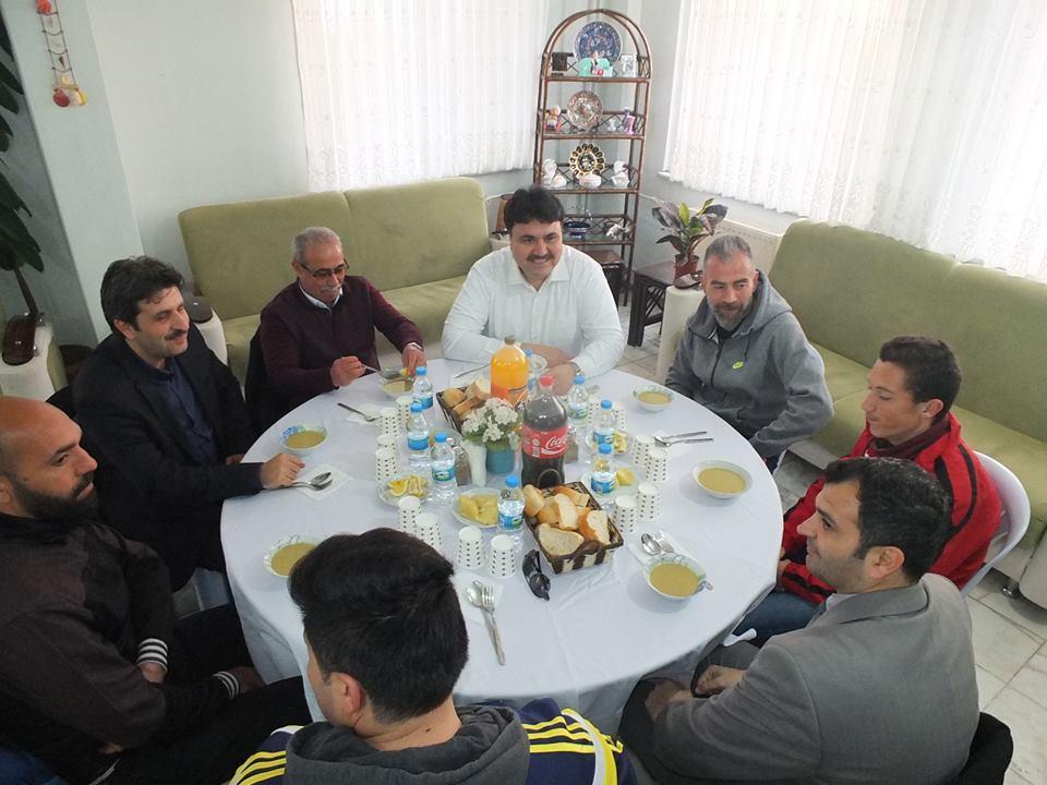 bugüne kadar elde ettiğiniz baģarılı skorlar ile futbolcu kalitenizi ortaya koydunuz sizlerden Ģampiyonluk bekliyorum dedi.