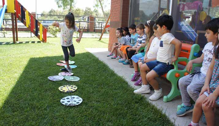 geleneksel bir oyun olan sek sek oyununu kurallarına