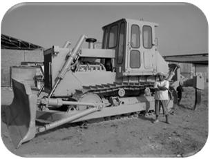 ANGLEDOZERLER YOL YAPIMINDA DOZERLERİN KULLANIMI Angledozer bıçakları, buldozer ve tiltdozer bıçağı durumuna getirilebildiği gibi ayrıca sağa sola doğru da 30 derece kadar döndürülebilir.