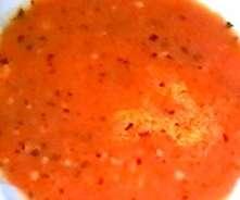 Tarhana (kışlık) -yarım kg. Yoğurt -3 olgun domates -3 salçalık biber -3 soğan -7-8 sivri biber -tuz -aldığı kadar un Domates, biber yıkanır, soğan soyulur ve doğranır.