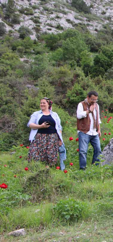 Köy Duvarlarında Hayat Bulan Çiçekler: Bilecik Kırsalda Tasarım Etkinliği Kurşunlu Köyü ndeki Eko Turizm faaliyetlerini desteklemek amacıyla Kırsalda Tasarım etkinliği 12-17 Mayıs 2017 tarihleri